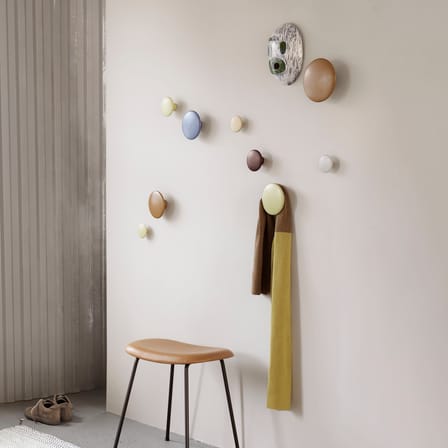 Set of 5 Wall Hooks The Dots Wood / Wood - Assorted Diameters - Muuto | Off-White - View 1