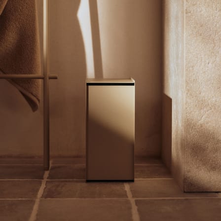 Bathroom Bin Sama Metal Beige / 5 Liters - Ferm Living | Beige Cashmere - View 1